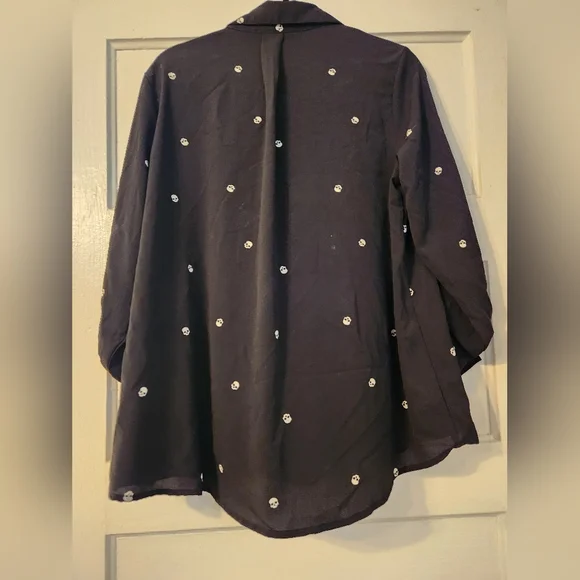 Skull Pattern Women's Shirt, Black Button Down Shirt, Sz Large, Goth Olive & Oak - Picture 3 of 8